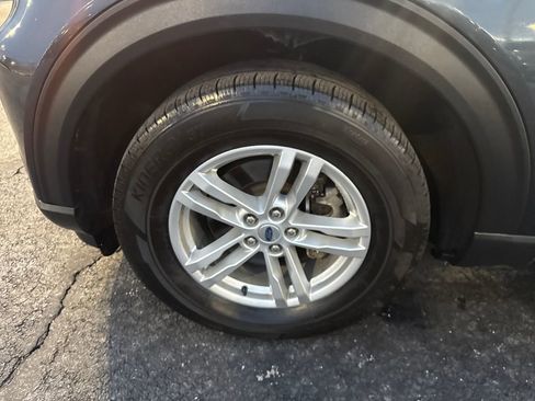 Used 2023 Ford Explorer XLT w/ Equipment Group 202A image 33