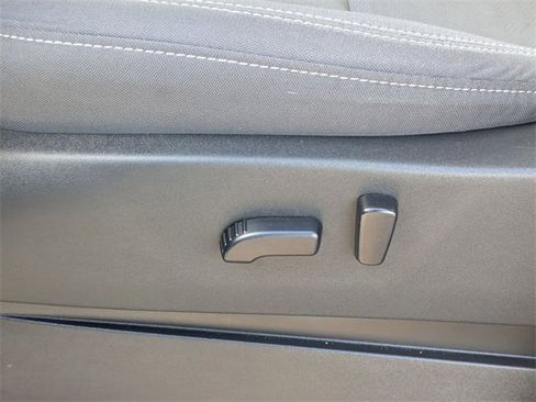 Used 2022 Nissan Frontier SV image 16