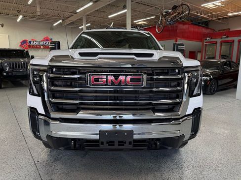 Used 2025 GMC Sierra 2500 SLE w/ Preferred Package image 9