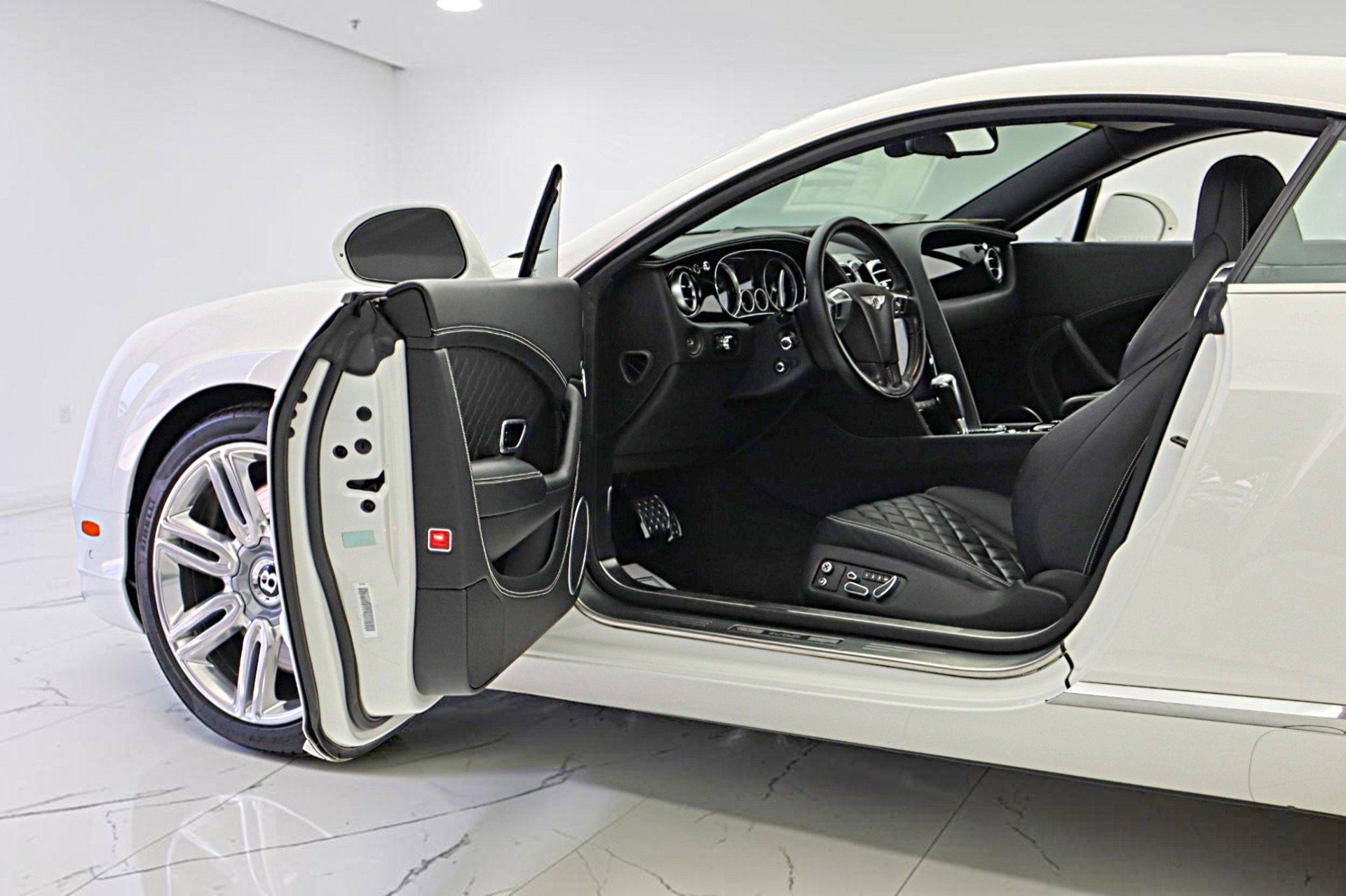 Used 2017 Bentley Continental GT AWD/4WD image 6