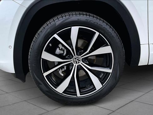 Used 2024 Volkswagen Atlas SEL Premium R-Line AWD/4WD image 18