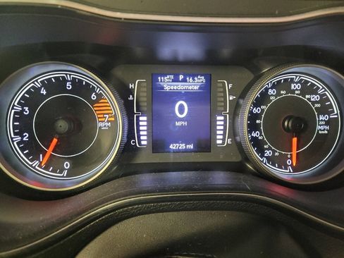 Used 2019 Jeep Cherokee Latitude Plus image 23