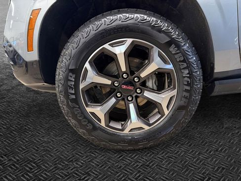 Used 2025 GMC Yukon AT4 Ultimate image 11