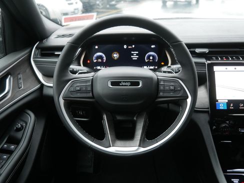 New 2025 Jeep Grand Cherokee Limited w/ Black Appearance Package image 11