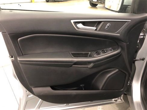 Used 2022 Ford Edge SEL w/ Convenience Package image 16