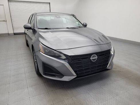 Used 2023 Nissan Altima 2.5 SV image 14