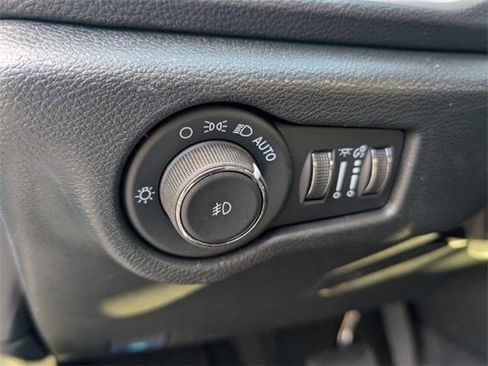 New 2026 Chrysler Pacifica Select image 17