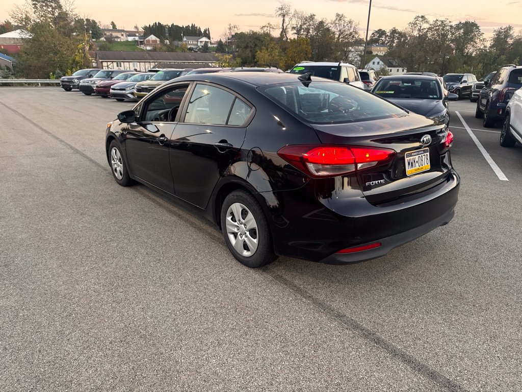 Used 2017 Kia Forte LX FWD image 5