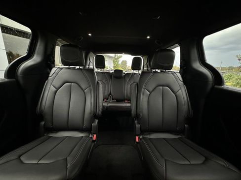 New 2026 Chrysler Pacifica Select image 12