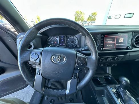 Used 2020 Toyota Tacoma TRD Off-Road w/ Technology Package AWD/4WD image 12