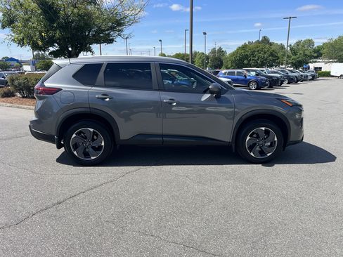 Certified 2025 Nissan Rogue SV w/ SV Premium Package FWD image 4