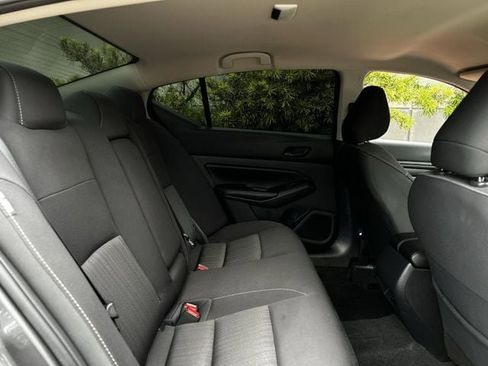 Used 2024 Nissan Altima 2.5 SV FWD image 30