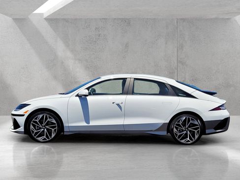 Used 2024 Hyundai Ioniq 6 SEL RWD image 7