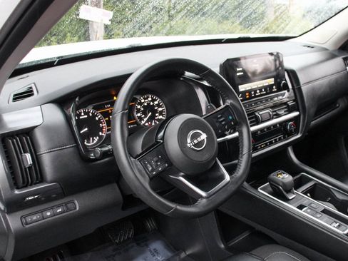 Used 2024 Nissan Pathfinder SL w/ SL Premium Package image 19