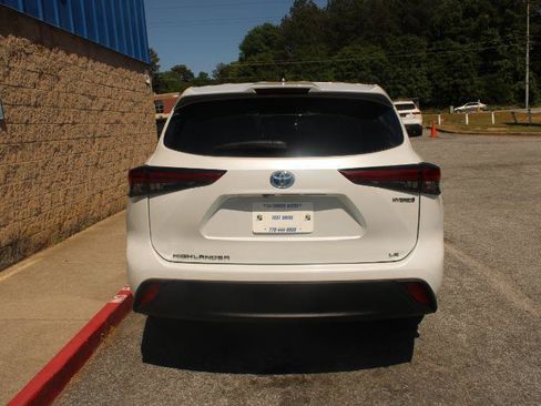 Used 2022 Toyota Highlander LE AWD/4WD image 6