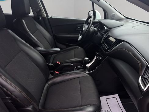 Used 2019 Chevrolet Trax LT w/ LT Convenience Package FWD image 18