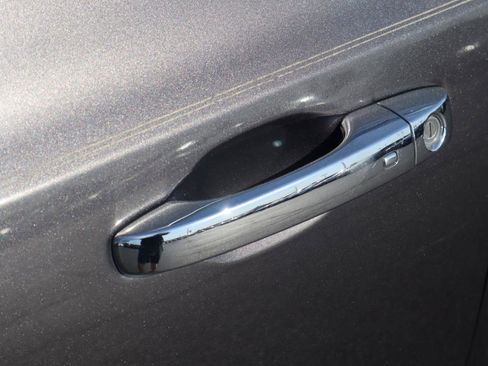 Used 2015 Chrysler 300 C w/ Light Group image 24