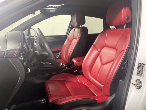 Certified 2025 Porsche Macan AWD/4WD image 5
