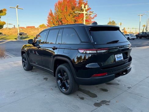 New 2025 Jeep Grand Cherokee Limited w/ Black Appearance Package image 10