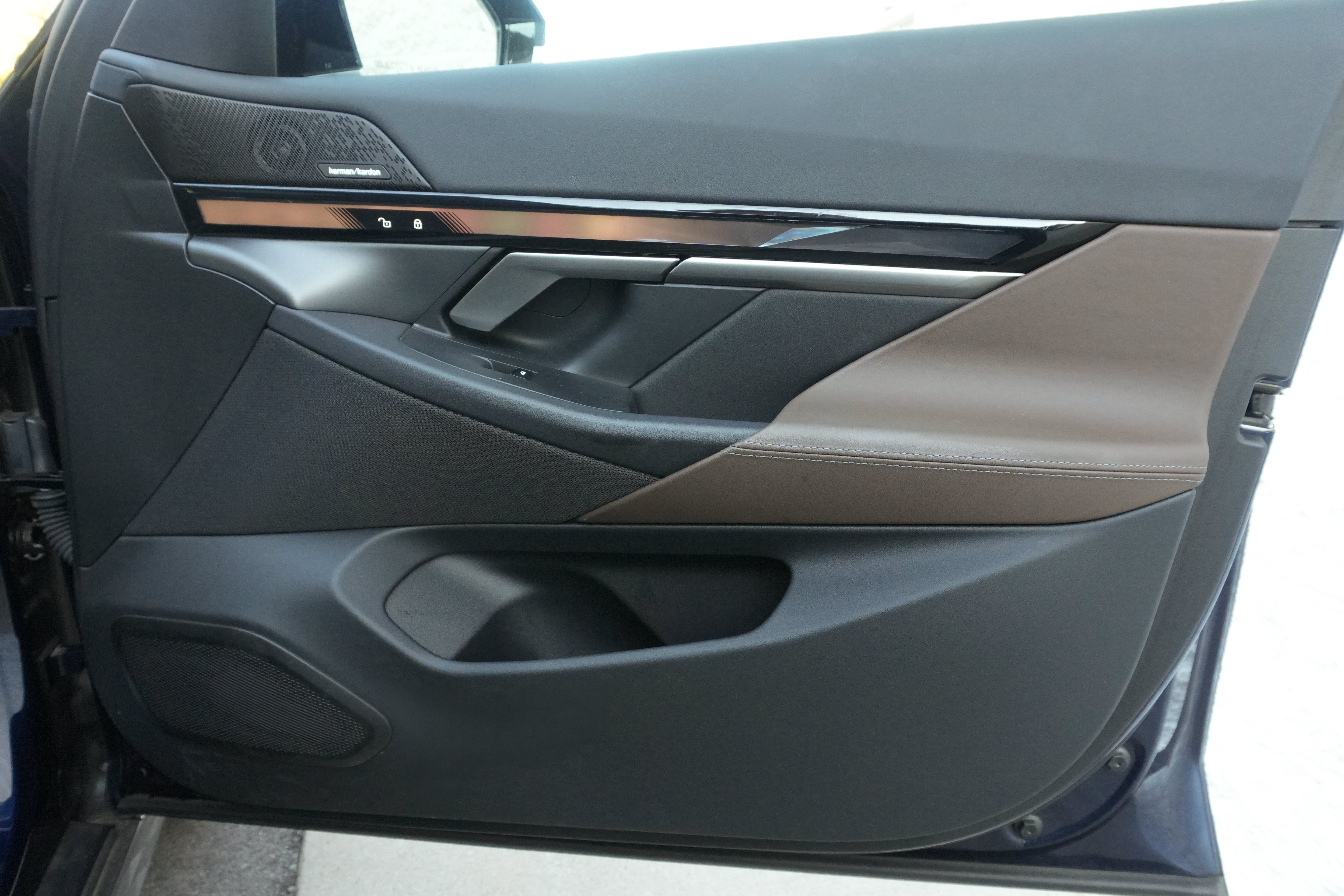 Certified 2024 BMW i5 eDrive40i w/ Premium Package RWD image 28
