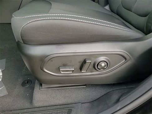 New 2025 Jeep Grand Cherokee Laredo X w/ Luxury Tech Group I image 28