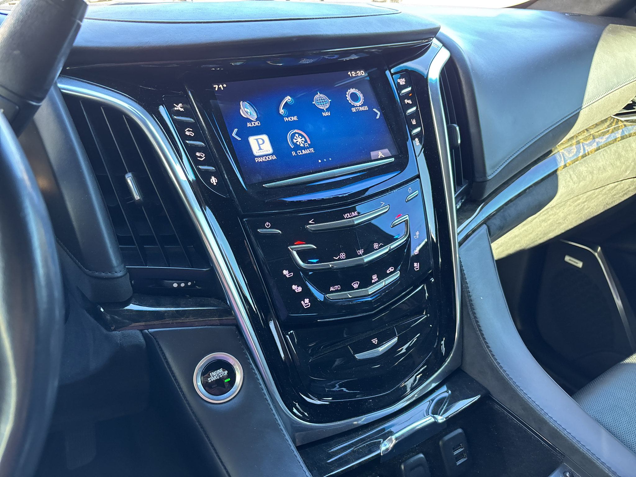 Used 2015 Cadillac Escalade Platinum AWD/4WD image 22