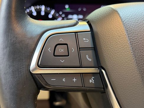 Used 2021 Toyota Highlander XLE AWD/4WD image 15