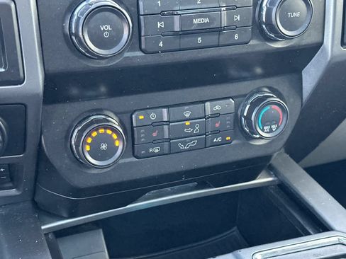 Used 2020 Ford F150 XLT w/ Equipment Group 302A Luxury AWD/4WD image 21