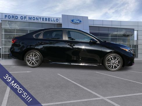Used 2024 Kia Forte GT-Line w/ GT-Line Premium Package FWD image 2