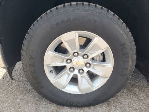 Used 2024 Chevrolet Silverado 1500 LT RWD image 11