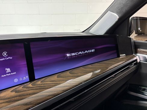 Used 2025 Cadillac Escalade Sport Platinum w/ LPO, ONYX Package AWD/4WD image 16