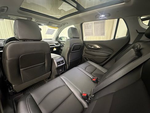 Used 2023 GMC Terrain SLT w/ Infotainment Package II AWD/4WD image 17