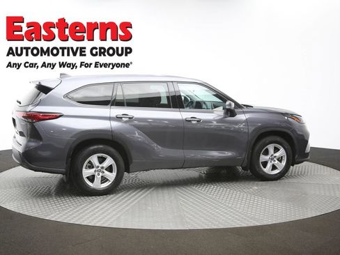 Used 2022 Toyota Highlander LE image 44