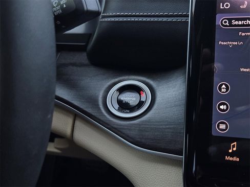 Used 2024 Jeep Grand Cherokee Limited image 30