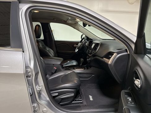 Used 2017 Jeep Cherokee Limited FWD image 21