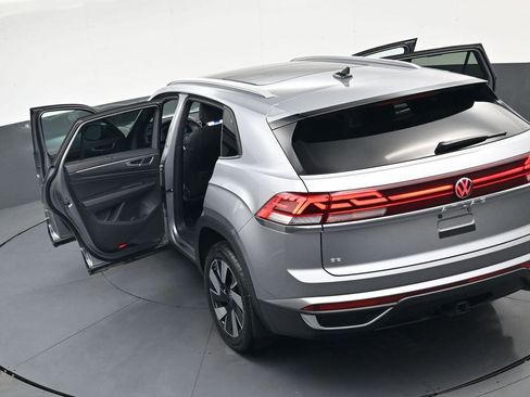 Used 2024 Volkswagen Atlas Cross Sport SE image 41