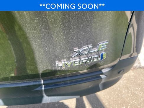 Used 2024 Toyota Sienna XLE FWD image 5