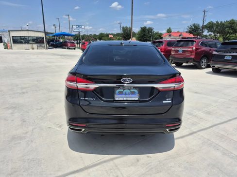 Used 2018 Ford Fusion SE w/ Fusion SE Technology Package FWD image 7