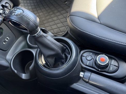 Used 2017 MINI Cooper 4-Door Hardtop image 14