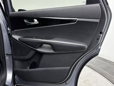 Used 2019 Kia Sorento L image 27