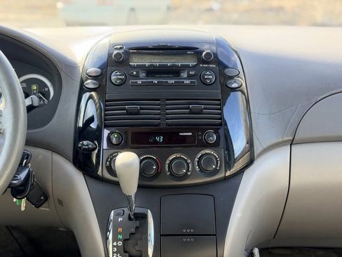 Used 2005 Toyota Sienna CE image 16