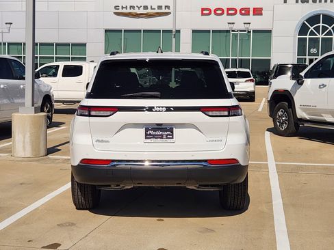 New 2026 Jeep Grand Cherokee Laredo image 11