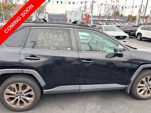 Used 2019 Toyota RAV4 XLE Premium w/ Carpet Mat Package FWD image 4