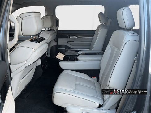 Used 2022 Jeep Grand Wagoneer Series II w/ Convenience Group III image 13