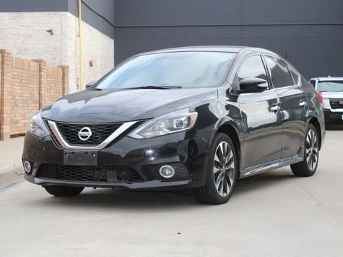 Used 2019 Nissan Sentra SR image 2