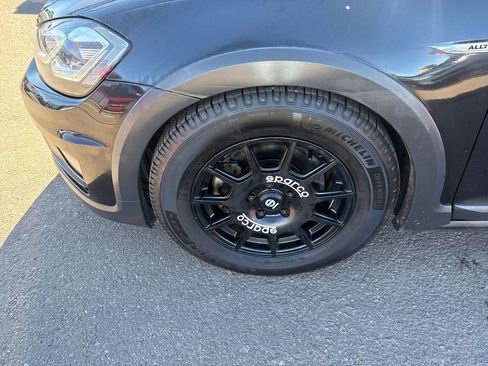 Used 2019 Volkswagen Golf Alltrack S image 10
