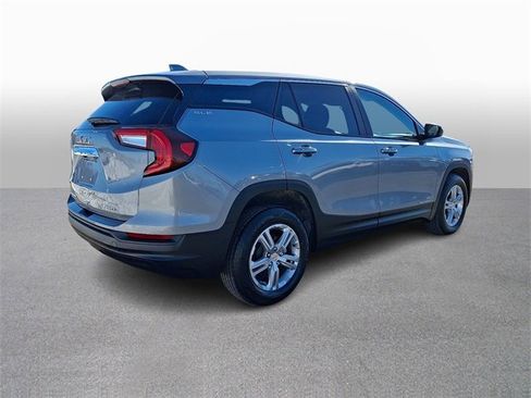 Used 2024 GMC Terrain SLE image 4