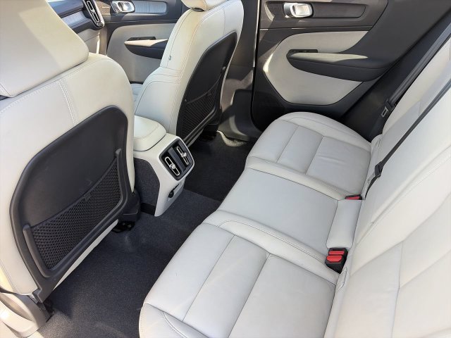 Used 2024 Volvo XC40 B5 Plus w/ Protection Package Premier AWD/4WD image 17