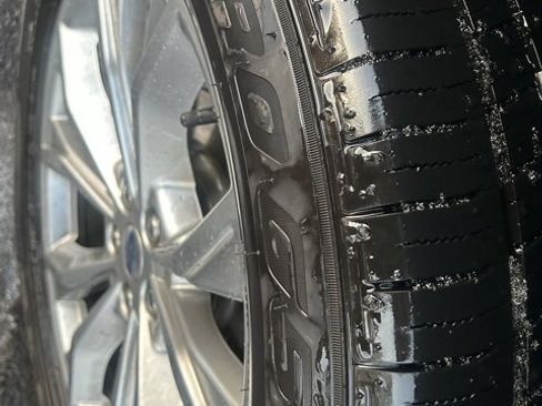 Used 2020 Ford Explorer XLT w/ Equipment Group 202A image 5