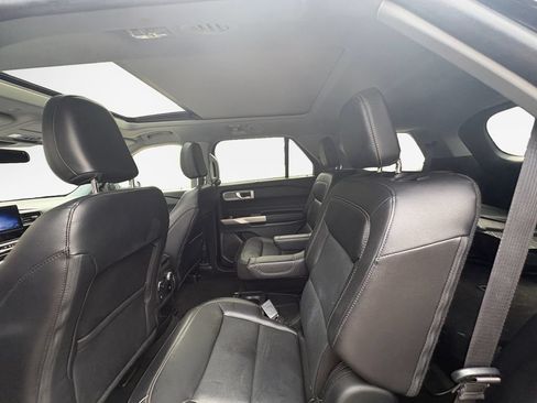 Used 2021 Ford Explorer Limited w/ Equipment Group 301A AWD/4WD image 14